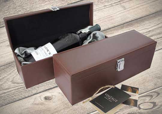 Personalised wine gift presentation boxes