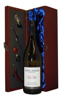 Crossroads NZ Wine Gift in Gift Box with Accessories, 2010
